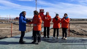 اثنان من علماء الوكالة يستهلان بعثة إلى المنطقة القطبية الجنوبية لدراسة أثر المواد البلاستيكية الدقيقة