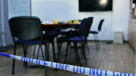 الممارسة، ثم الممارسة، ثم الممارسة: ضرورة العناية الخاصة بإدارة مسرح جريمة تنطوي على مواد مشعّة ودليل ملوَّث (باللغة الإنكليزية)